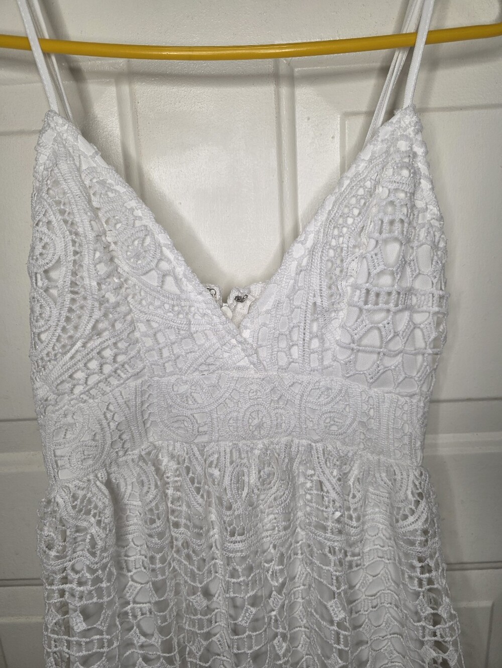 Charlotte‎ Russe White Lace Spaghetti Strap Mini Dress Size Small - Picture 3 of 8
